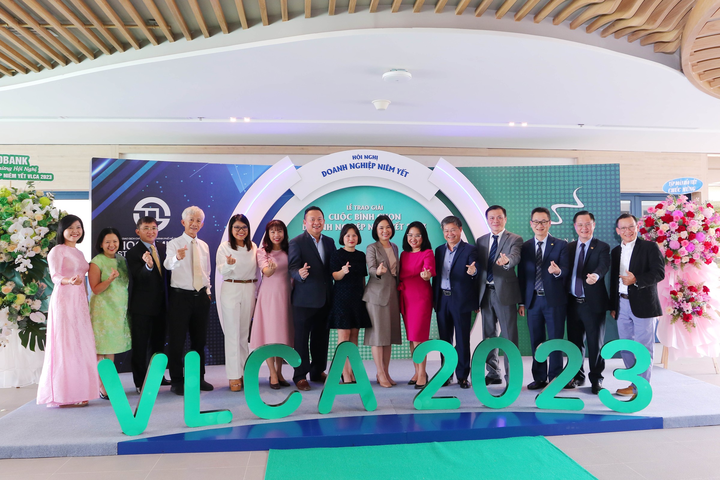 hoi-dong-binh-chon-chup-anh-luu-niem